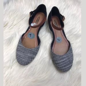 Seychelles Begonia Size 7 Ankle Strap Flats Gray